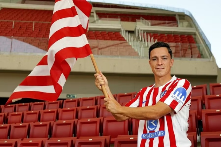 必发体育-世体点评马竞新援拉斯帕多里：首秀遭遇滑铁卢，原地站桩导致丢球