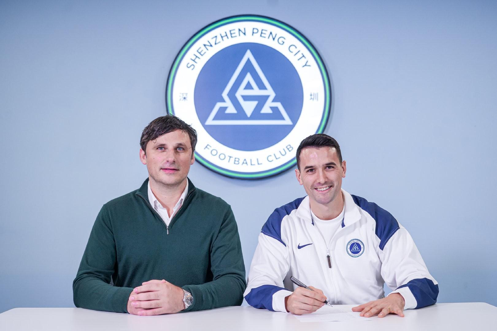 记者：周定洋在深圳拿顶薪，他和新鹏城外援都不享受优惠政策