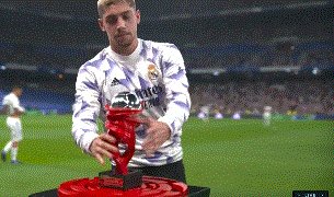 必发下载-【西甲】本泽马中柱+造红牌点球+中楣 皇马主场1比1