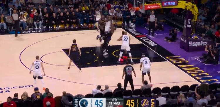 bifa必发-攻防发力！斯玛特造成爱德华兹进攻犯规 东契奇上篮率队反超